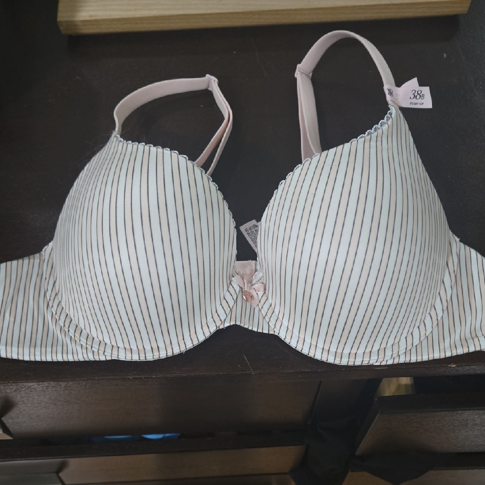 Victoria's Secret Pink and White Bra with Underwire and Molded Cups